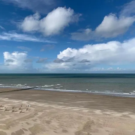 Flat In With Stunning Sea Views *